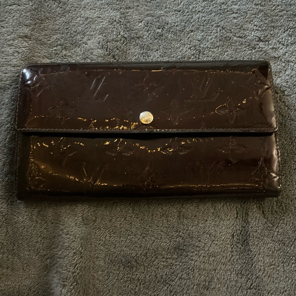 Louis Vuitton Portefeuille Sarah Wallet with authentication